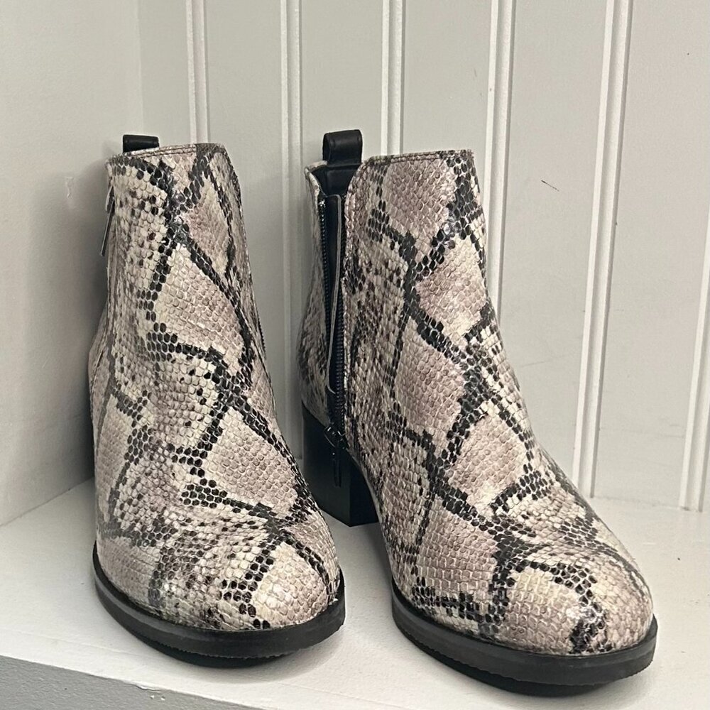 Clarks Mila Sky Leather Double Zipper Ankle Boots Size 9.5 in Grey Snake